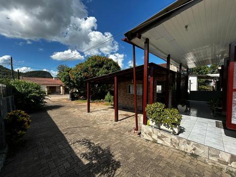 Casa à venda em Montenegro, Municipal, com 3 quartos, com 720 m²